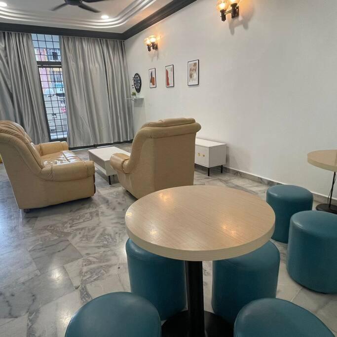 Cozythemed 11 Pax Batucaves Publika Mitec Pwtc Pangsapuri Kuala Lumpur