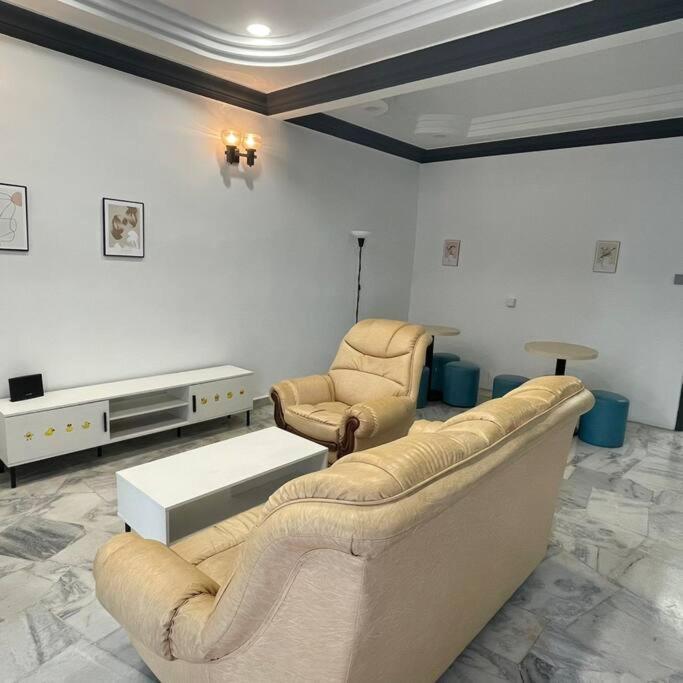 Cozythemed 11 Pax Batucaves Publika Mitec Pwtc Pangsapuri Kuala Lumpur